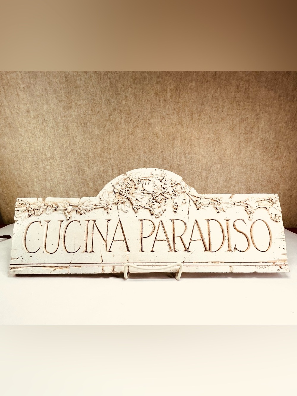 Cucina Paradiso Resin Wall Hanging Plaque Distressed White Ready To Hang 18"